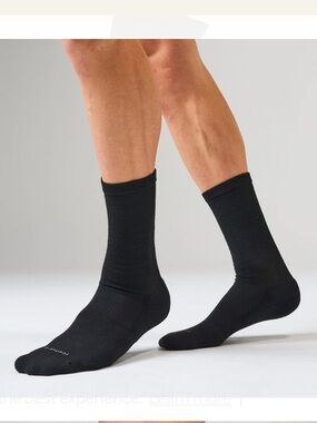NWT Feetures THERAPEUTIC Max Cushion Crew
Cushioned comfort L